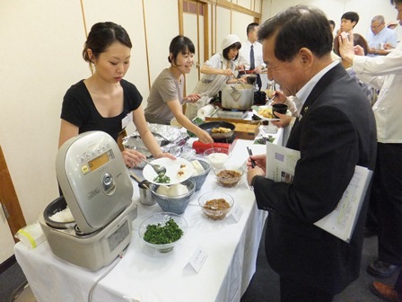 信濃大町の食おいしいプロジェクト準備委員会による試食会
