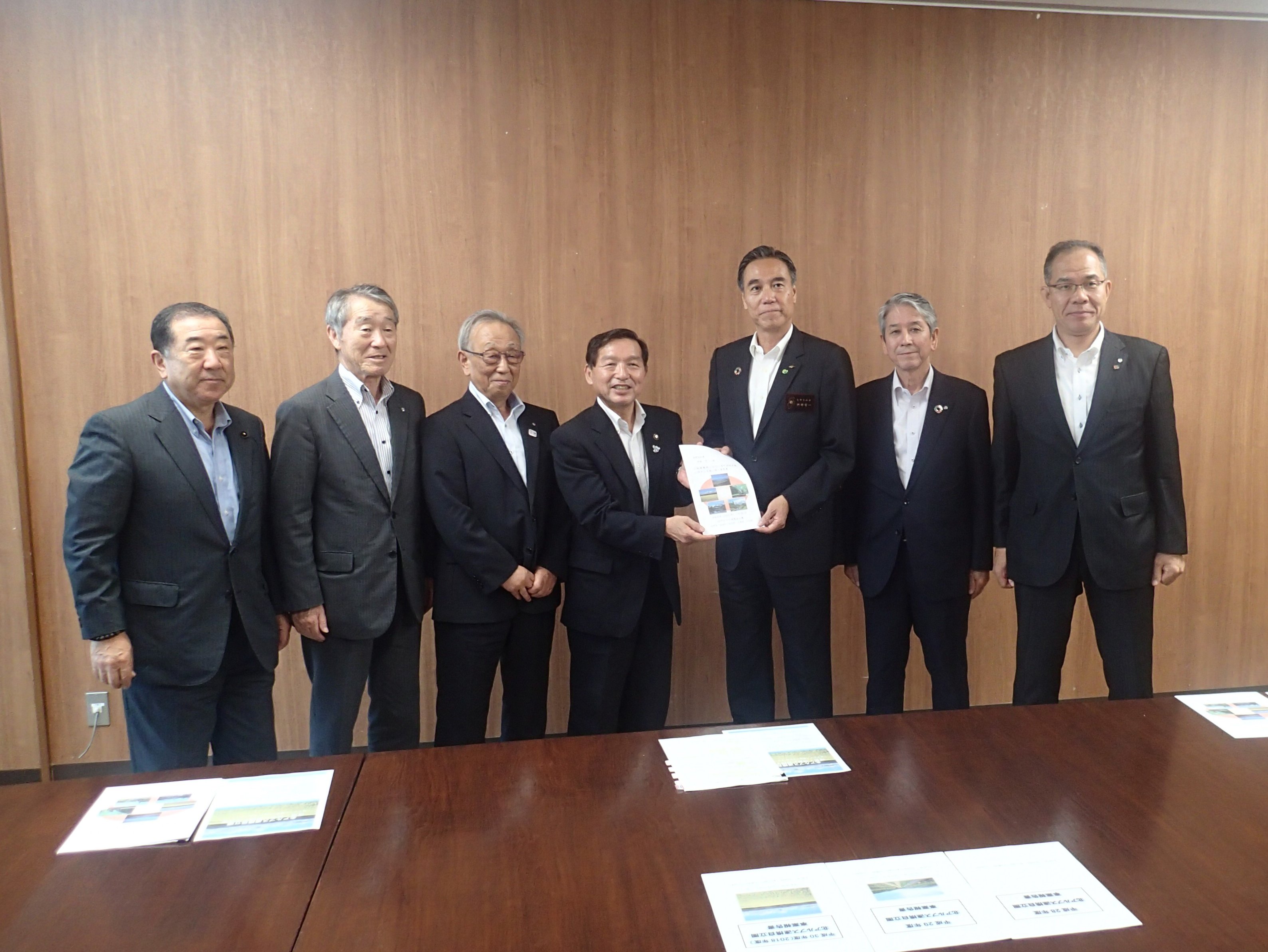 大北5市町村長から阿部知事に要望書を提出