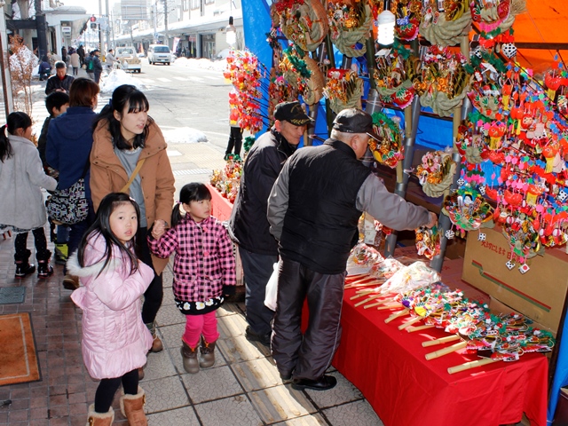 多彩な催しでにぎわう大町あめ市