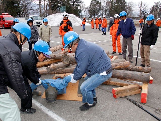 市内で初　住民主体の消防訓練1