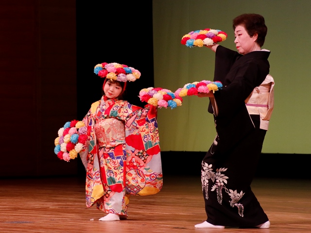 芸術・文化の成果を力強く発表（はばたきの集い）