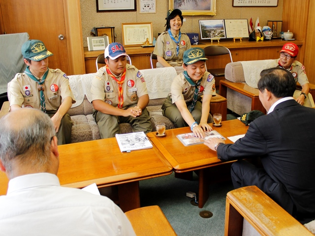 世界スカウトジャンボリー参加を市長に報告