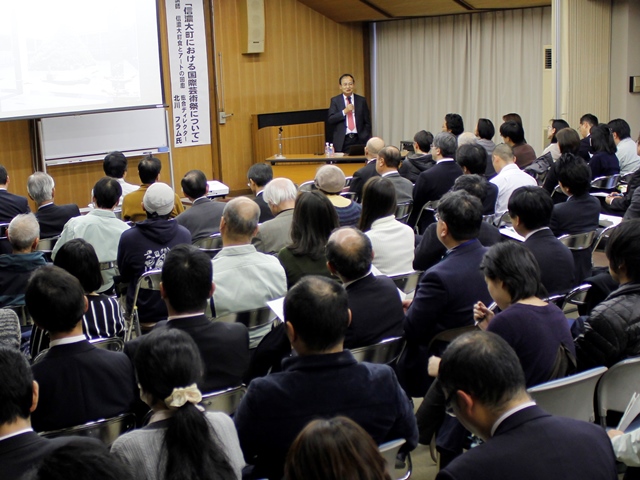 大町で国際芸術祭開催に向け 北川フラムさんが思いを語る2