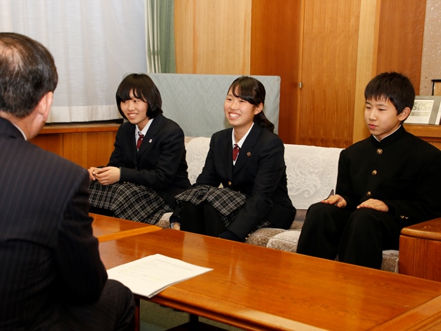 双子姉妹のスケーター 全国中学スケート大会へ出場
