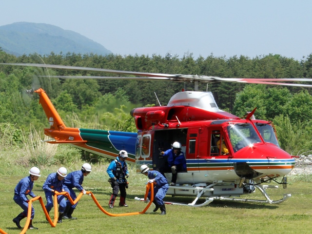 市消防団が防災ヘリ給水など総合訓練を実施2