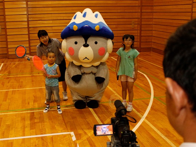 奥原希望さん応援の輪を広げよう　動画シャトルリレーを撮影