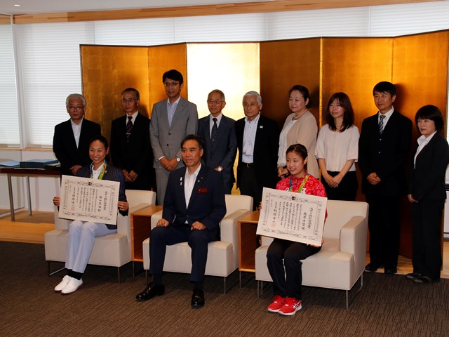 リオ五輪銅メダルの奥原希望さん スポーツ特別栄誉賞を受賞