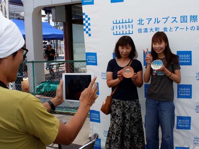 国際芸術祭に向け小皿プロジェクト始動