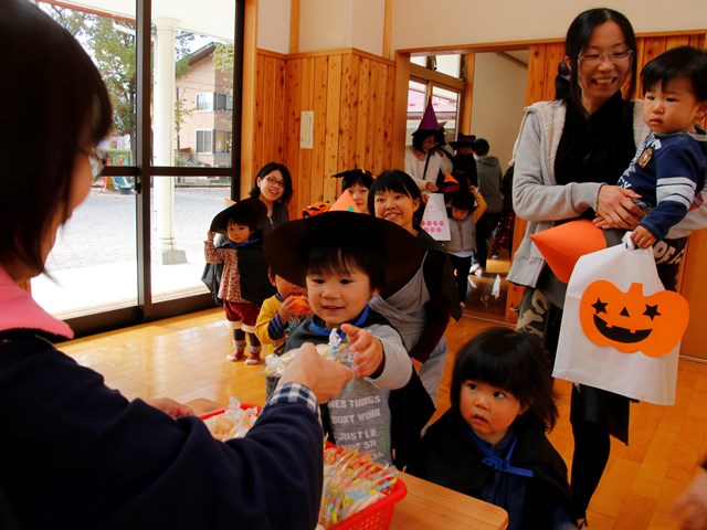 「Trick or Treat」　英語で親しむハロウィン