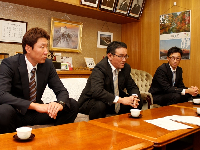 THクラブが早起き野球全国大会へ 牛越市長を表敬訪問