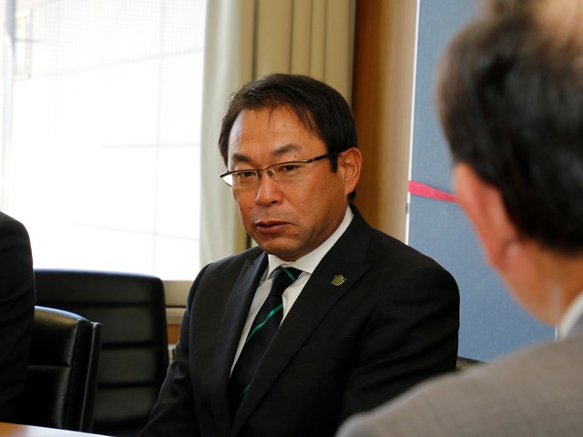 反町監督など松本山雅FC　牛越市長にシーズン報告