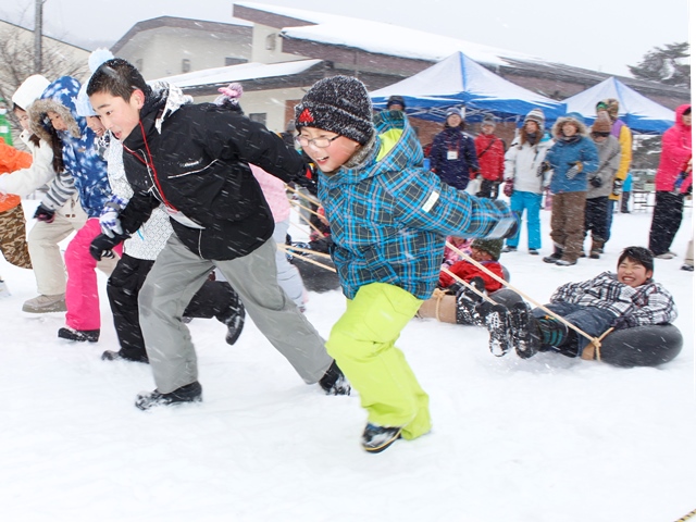 寒さに負けず250人が雪を楽しむ 雪上大運動会