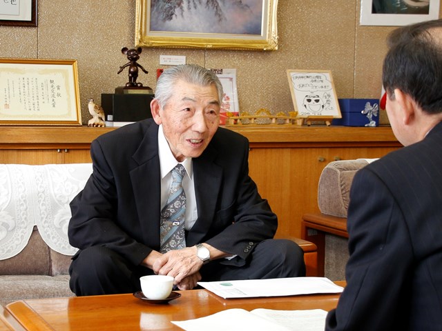 特別職報酬、据え置きが適当 市特別職報酬等審議会が答申