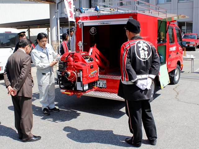 地域の安心安全を守るために　消防団に車両を交付