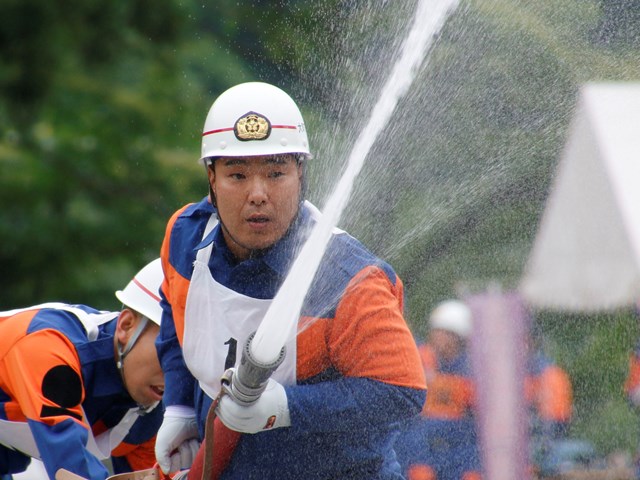 日頃の訓練成果を発表　大町市消防団ポンプ操法大会