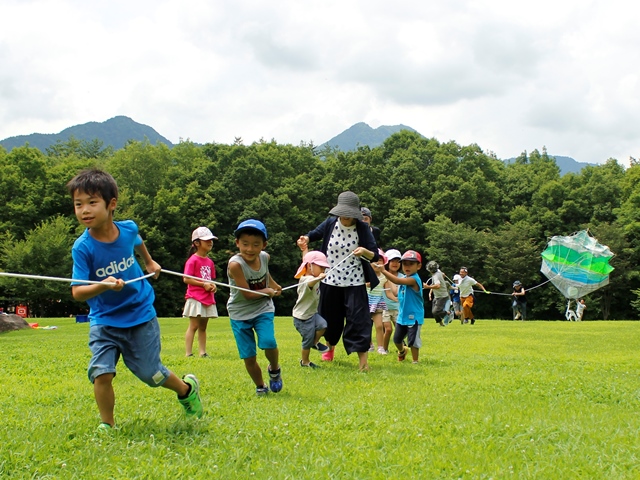 大だこ揚げに挑戦 山麓大凧プロジェクト気流岳