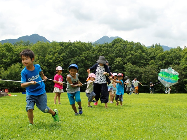 大だこ揚げに挑戦　山麓大凧プロジェクト気流岳