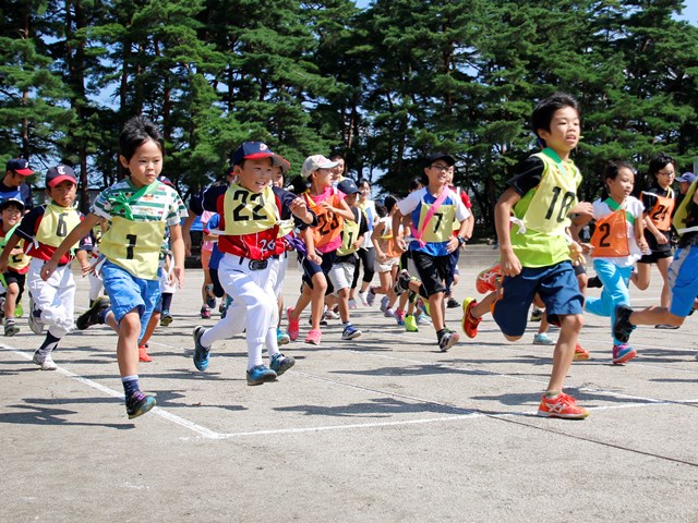 常盤地区運動会に園児から高齢者まで700人が参加