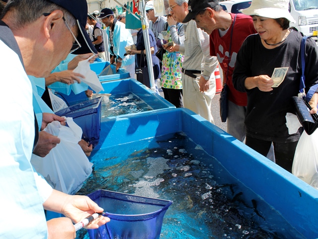 丹精をこめ育てた魚を味わって！　淡水魚の日開催