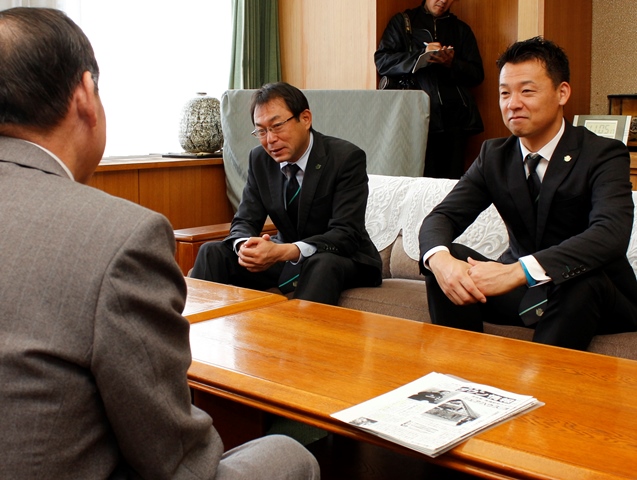 松本山雅ＦＣ反町監督来季に意気込み　牛越市長にシーズン報告