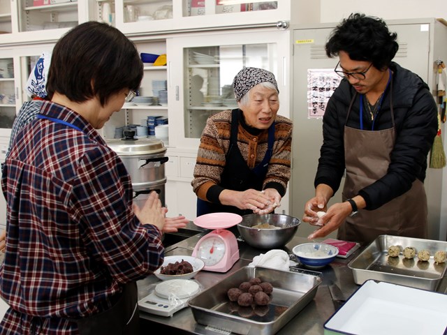 定住促進暮らし体験ツアー 郷土のおやきづくりを体験