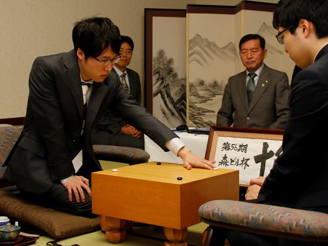 市内で囲碁十段戦開催　国民栄誉賞の井山裕太7冠が勝利
