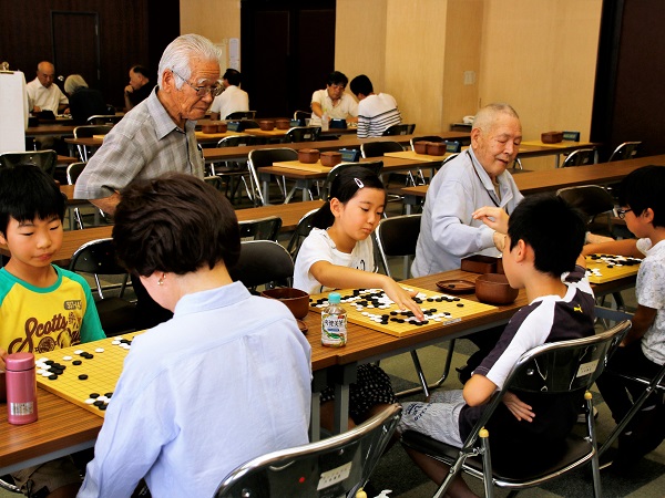 日本文化に親しみ交流の輪を広げる 北アルプス囲碁・将棋大会