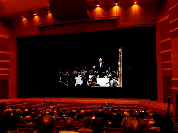 セイジ・オザワの感動を大町で　スクリーンコンサート初開催