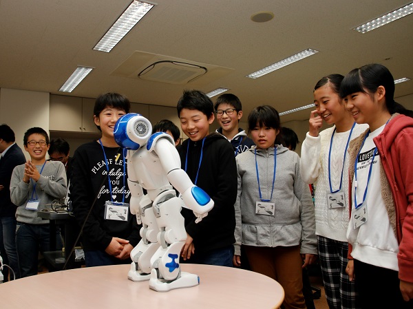 プログラムでロボットを動かす　小学生ICT学習
