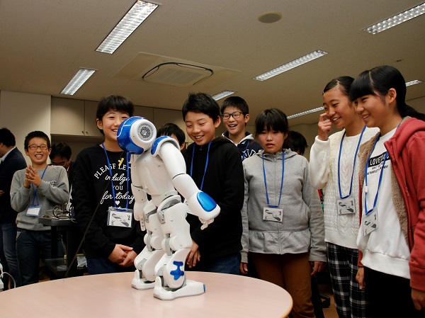 プログラムでロボットを動かす 小学生ICT学習