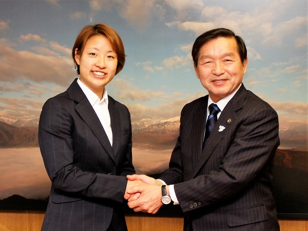 バドミントン 奥原希望さんが表敬