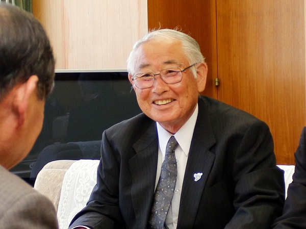 公益社団法人日本さくらの会「さくら功労者」表彰を受賞 倉科健一さんが市長へ報告