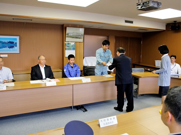 市民の安心のために 市交通安全推進協議会委員を委嘱