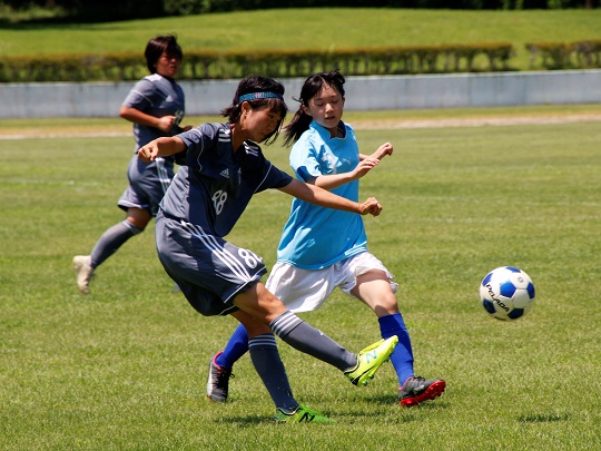 真夏日の熱戦と交流　おおまぴょんカップ女子サッカー大会