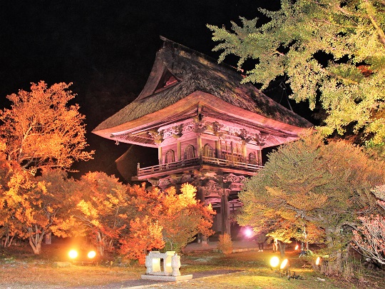紅葉スポット「霊松寺」をライトアップで観光PR