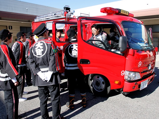 市消防団に新たなポンプ車を交付