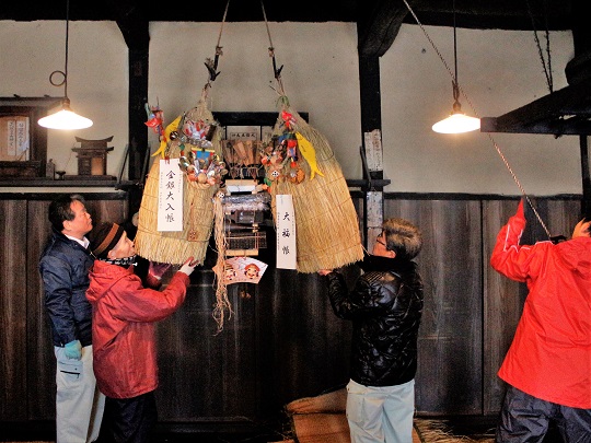 地域の繁栄願い 令和最初の「巻き俵」