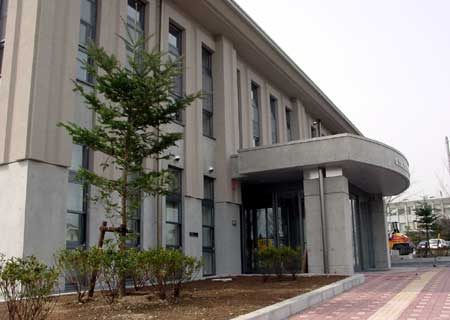 情報センター外観